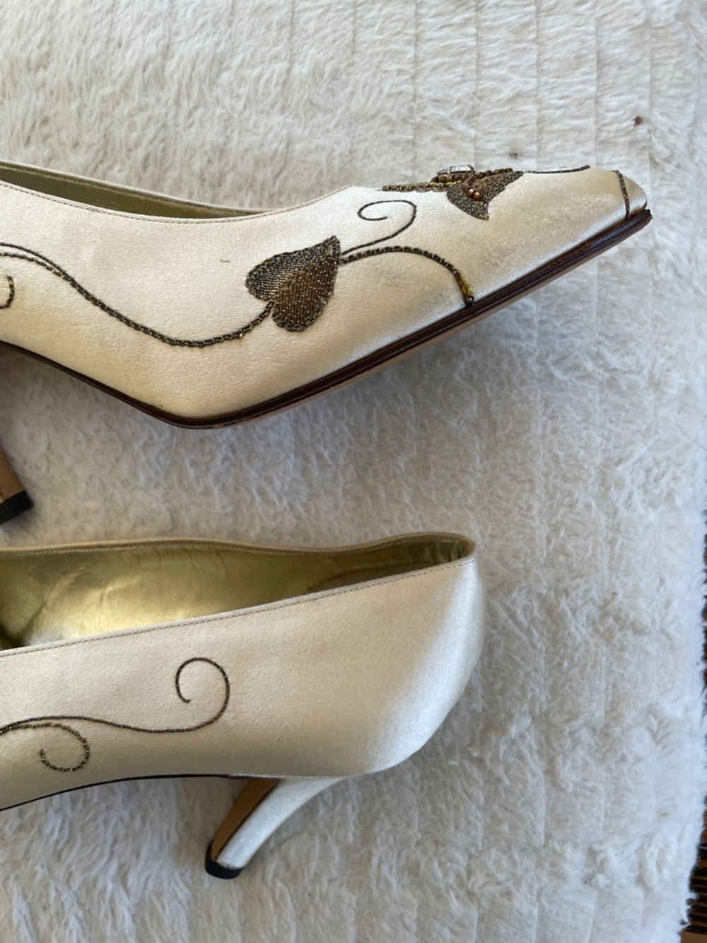 Gucci Vintage RARE Beige Embellished Pointed-Toe Satin Heels - Picture 10 of 16